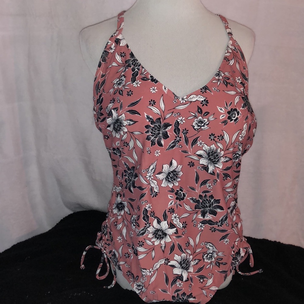 NWOT Plus Size 1 Piece Floral Swimsuit